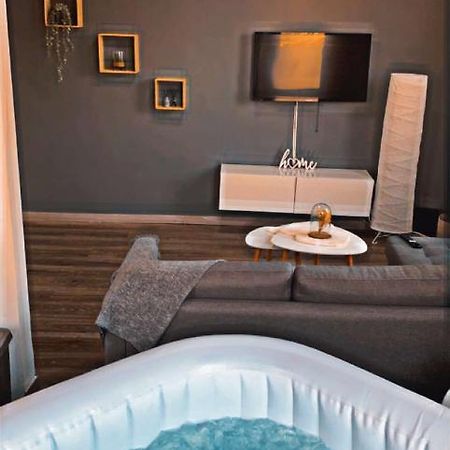 Appartement Cosy Et Chaleureux Avec Jacuzzi Seraing Exterior foto